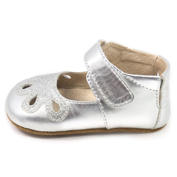 Baby girls leather mary jane shoe in silver glitter with flower toe side view