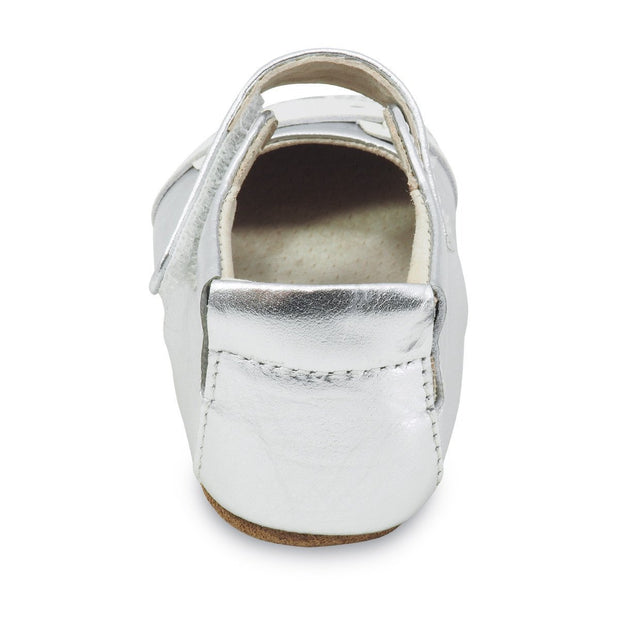 Platinum Silver baby Mary Jane shoe with kitten face appliqué, heel view