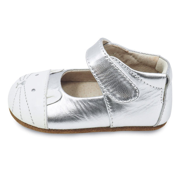Platinum Silver baby Mary Jane shoe with kitten face appliqué, side view