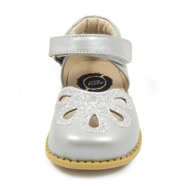 Girls leather mary jane shoe in silver with silver glitter flower front view