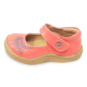 Pio Pio mary jane for girls in guava with sparkly bird, side view